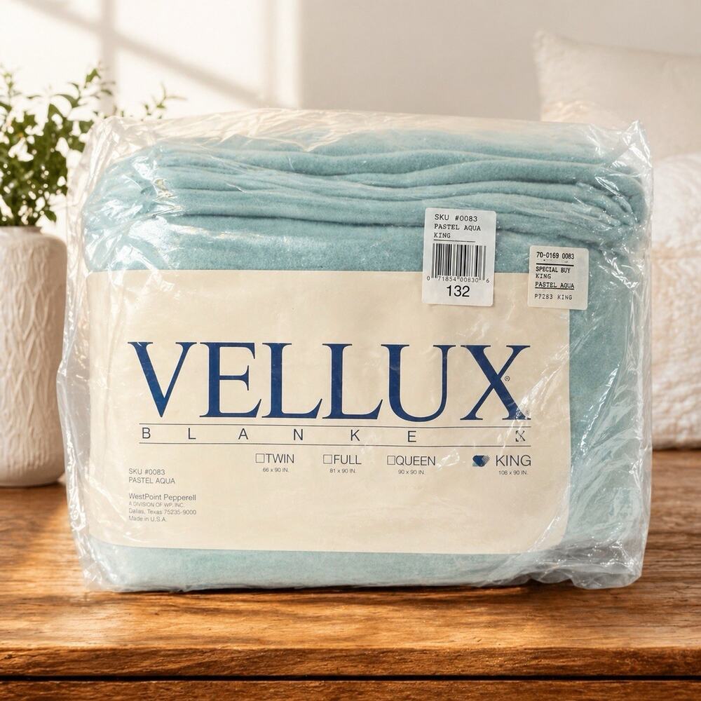 Vellux King Blanket Pastel Aqua 108x90 Soft Nylon Foam Vintage USA NIP